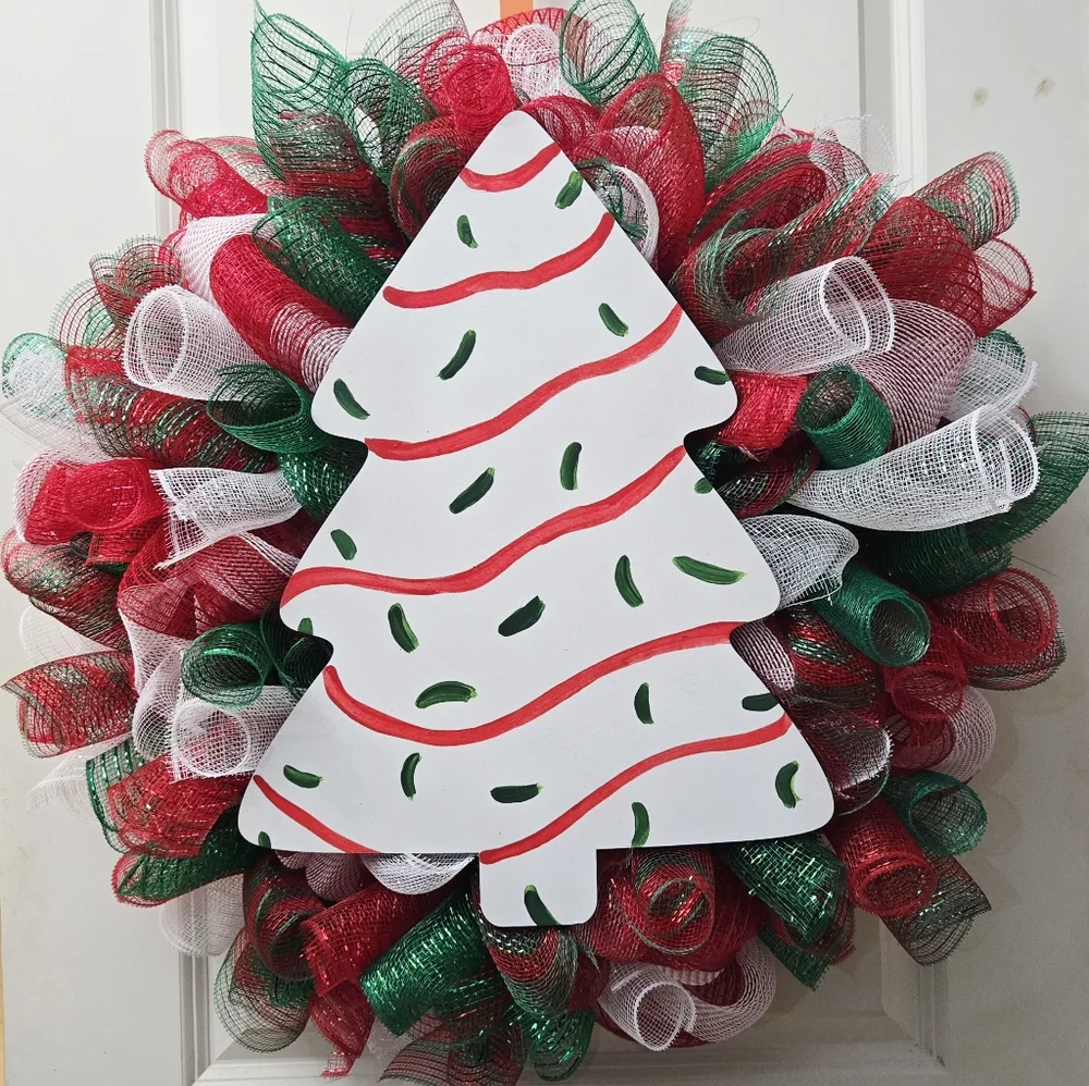 Lil' Debbie Christmas Cake Holiday Wreath & Garland Combo